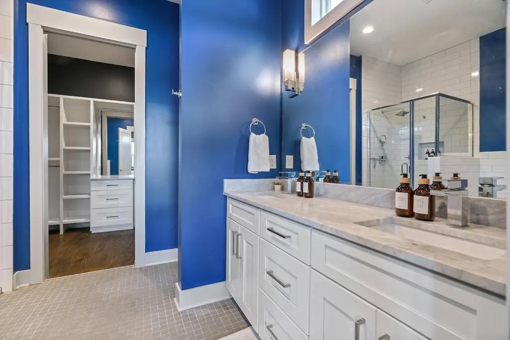 King Bed, Balcony, Covered Patio & Firepit! 8 Minutes From Broadway Nashville 0*,
