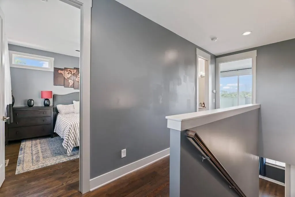 King Bed, Balcony, Covered Patio & Firepit! 8 Minutes From Broadway Nashville Holiday home